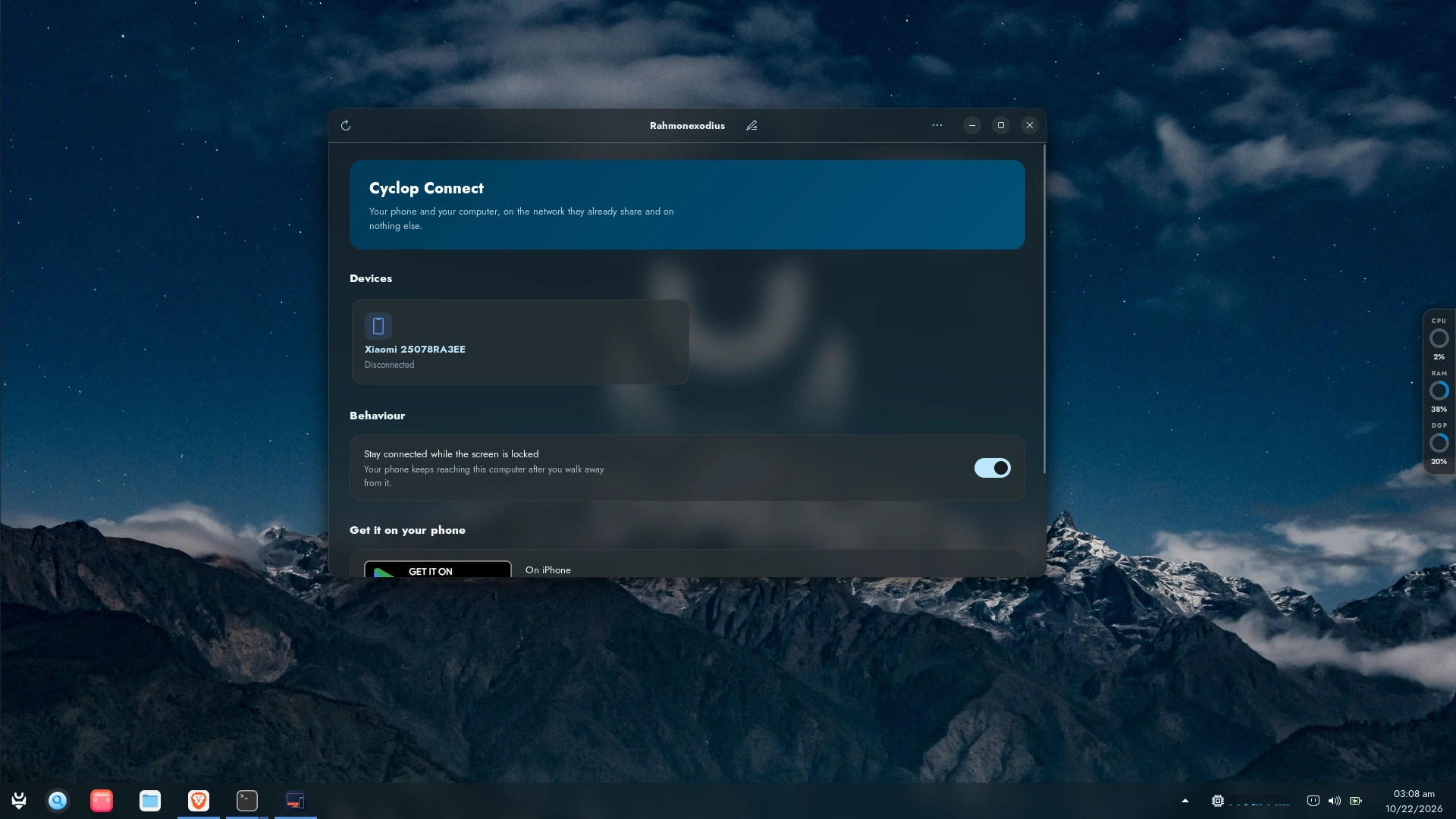 Cyclop Connect: the phone shows the paired computer, in front of a laptop running the Cyclop OS desktop